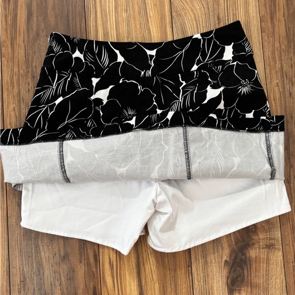 Womens Black and White Tropical Floral Skort - Picture 3 of 10